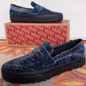 Vans Men’s Style 53 Velvet Paisley
VN000CQPCX9
Sneakers